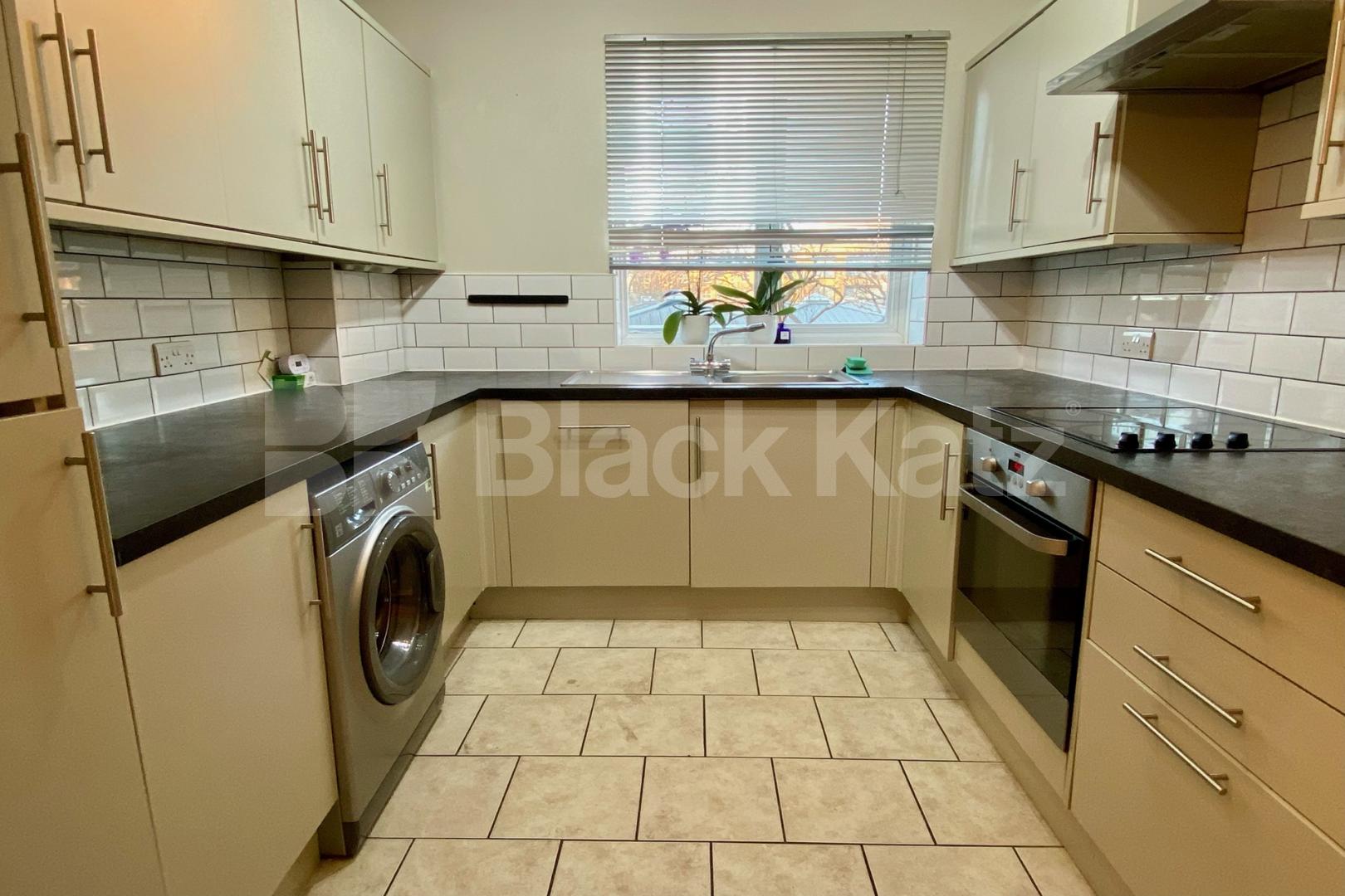 Superbly located & offering 765 Sq. Ft. of living & entertaining space  Dagnall st , Battersea Park